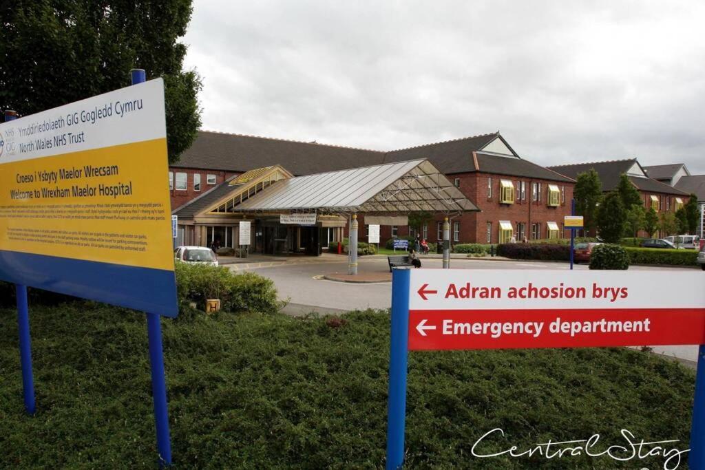 Wrexham Central Stay Apartment Seven Dış mekan fotoğraf