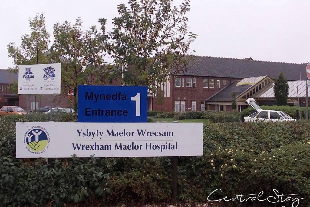 Wrexham Central Stay Apartment Seven Dış mekan fotoğraf